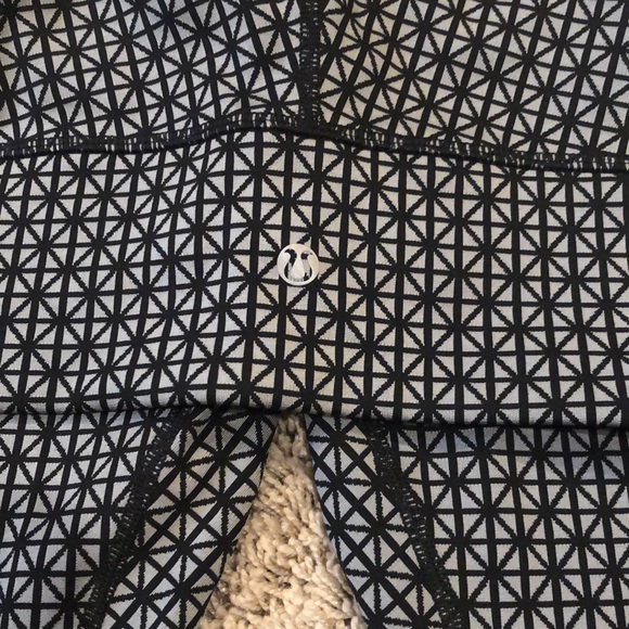 Lululemon NWT geometric print Wunder Under legging - Picture 4 of 5